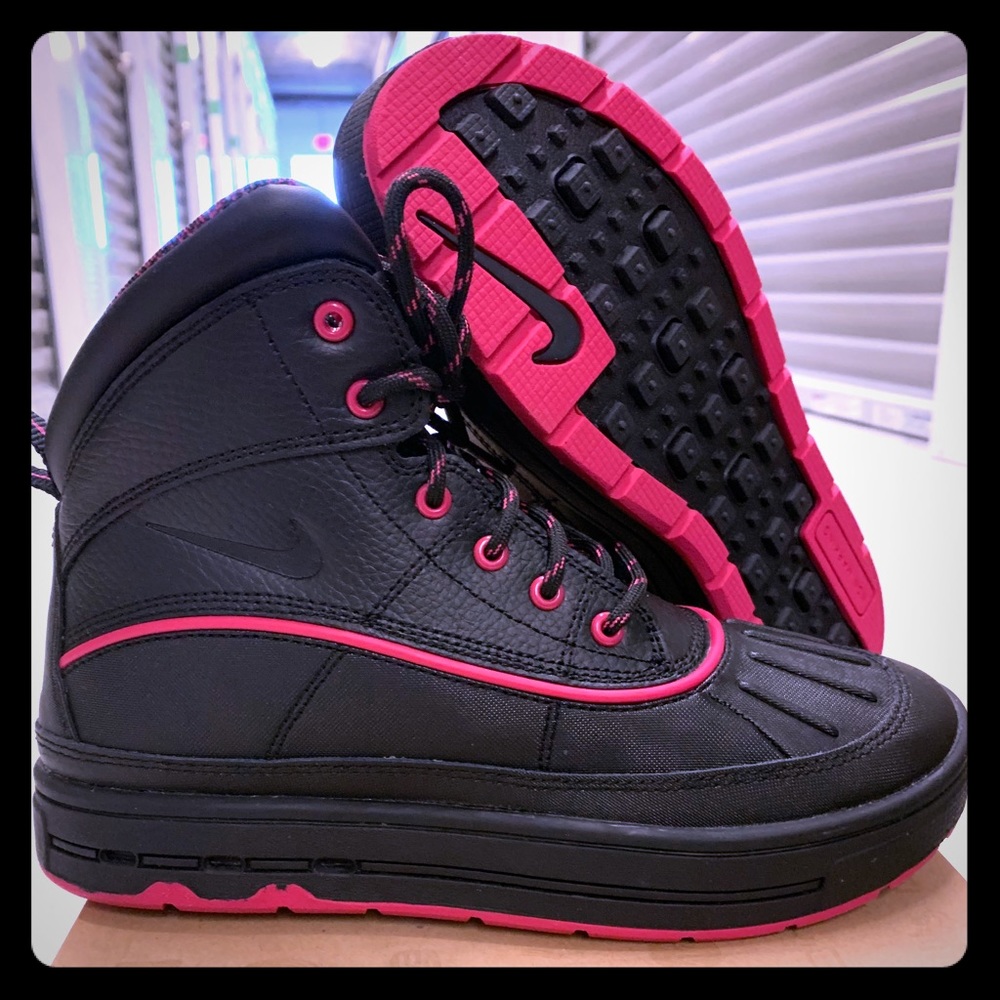 NIB NIKE WOODSIDE HIGH BLK/fireberry